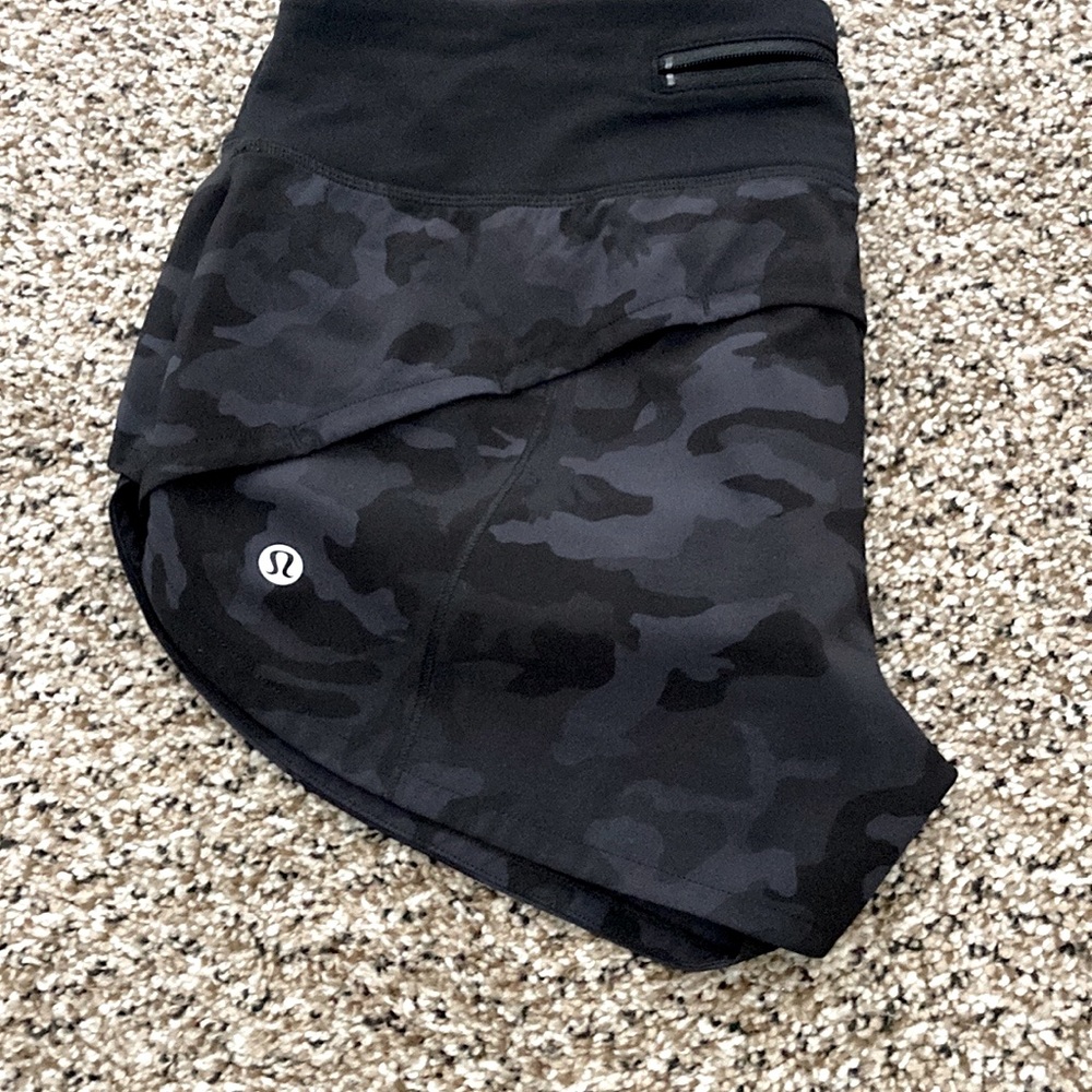 Lululemon Speed up shorts size 6 NWOT - Picture 1 of 4